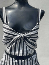 Load image into Gallery viewer, Dynamite Cropped Top M