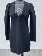 Load image into Gallery viewer, Embroidered pendant necklace