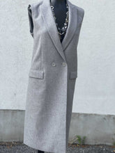 Load image into Gallery viewer, Judith&Charles Vest 2