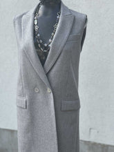 Load image into Gallery viewer, Judith&Charles Vest 2