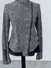 Load image into Gallery viewer, Lululemon Jacket 6 (Missing Hood As Is)