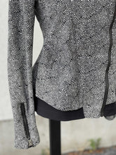 Load image into Gallery viewer, Lululemon Jacket 6 (Missing Hood As Is)
