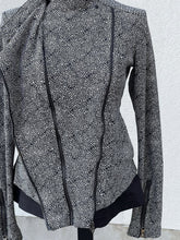 Load image into Gallery viewer, Lululemon Jacket 6 (Missing Hood As Is)