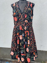 Load image into Gallery viewer, Kate Spade floral dress 10