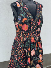 Load image into Gallery viewer, Kate Spade floral dress 10