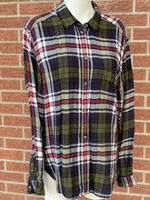 Load image into Gallery viewer, American Eagle boyfriend fit plaid button up L
