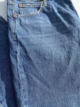 Load image into Gallery viewer, Gap Mom Jean High Rise NWT 18