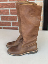 Load image into Gallery viewer, Roots unlined pull on boots 10