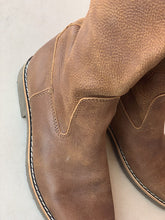 Load image into Gallery viewer, Roots unlined pull on boots 10