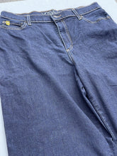 Load image into Gallery viewer, Second Yoga Jeans Jeans Wide Leg 31