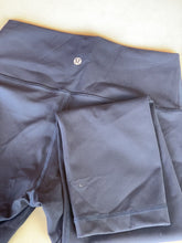 Load image into Gallery viewer, Lululemon cropped leggings 8