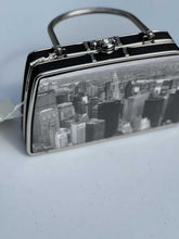 Load image into Gallery viewer, Prezzo New York Scene Vintage Handbag