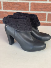 Load image into Gallery viewer, Ugg leather heeled boots 9