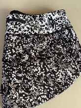Load image into Gallery viewer, Lululemon lined shorts 6
