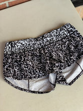 Load image into Gallery viewer, Lululemon lined shorts 6