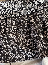 Load image into Gallery viewer, Lululemon lined shorts 6