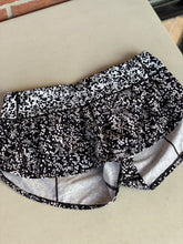 Load image into Gallery viewer, Lululemon lined shorts 6