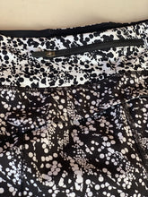 Load image into Gallery viewer, Lululemon lined shorts 6