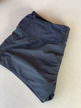 Load image into Gallery viewer, Lululemon tie waist lined shorts 6
