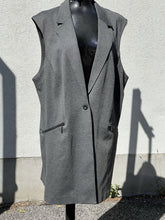 Load image into Gallery viewer, Banana Republic Short Sleeve Belted Sweater L