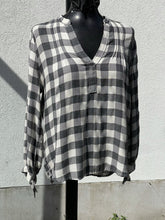 Load image into Gallery viewer, Lucky Brand Top Long Sleeve S