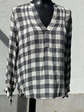 Load image into Gallery viewer, Lucky Brand Top Long Sleeve S