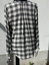 Load image into Gallery viewer, Lucky Brand Top Long Sleeve S