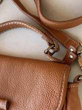 Load image into Gallery viewer, Roots crossbody