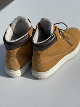 Load image into Gallery viewer, Timberland Boots 8