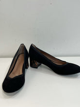 Load image into Gallery viewer, Vionic suede shoes w tortoiseshell heels 8.5