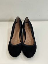 Load image into Gallery viewer, Vionic suede shoes w tortoiseshell heels 8.5