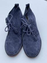 Load image into Gallery viewer, Hush Puppies Desert Boots 7