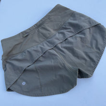 Load image into Gallery viewer, Lululemon Lined Shorts 6