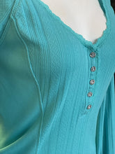 Load image into Gallery viewer, Guess Jeans top L