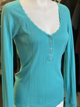 Load image into Gallery viewer, Guess Jeans top L