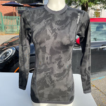 Load image into Gallery viewer, Reebok tshirt M