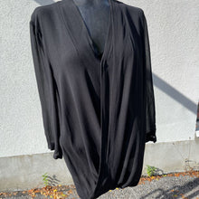 Load image into Gallery viewer, Babaton Silk Top Long sleeve L