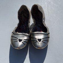 Load image into Gallery viewer, Karl Lagerfeld Cat Flats 6.5