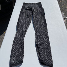 Load image into Gallery viewer, Lululemon leggings 2