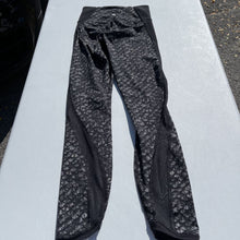 Load image into Gallery viewer, Lululemon leggings 2