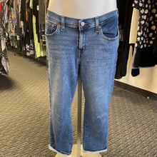 Load image into Gallery viewer, Levis boyfriend jeans 30