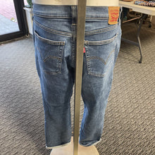 Load image into Gallery viewer, Levis boyfriend jeans 30