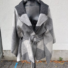 Load image into Gallery viewer, United Colours of Benetton Sweater/poncho L