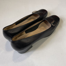 Load image into Gallery viewer, Salvatore Ferragamo Vintage Heels 9.5