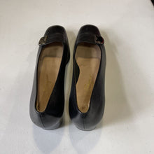Load image into Gallery viewer, Salvatore Ferragamo Vintage Heels 9.5