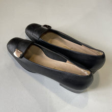 Load image into Gallery viewer, Salvatore Ferragamo Vintage Heels 9.5