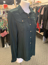 Load image into Gallery viewer, RW&CO flowy button up M