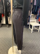 Load image into Gallery viewer, Lululemon flowy joggers L