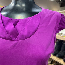 Load image into Gallery viewer, Banana Republic silk top M