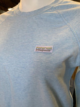 Load image into Gallery viewer, Patagonia long sleeve top XS